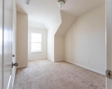 2601 N Sun Creek Drive - Photo Thumbnail 18