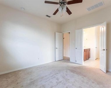 2601 N Sun Creek Drive - Photo Thumbnail 12
