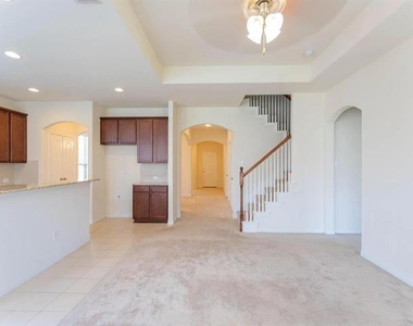 2601 N Sun Creek Drive - Photo Thumbnail 7