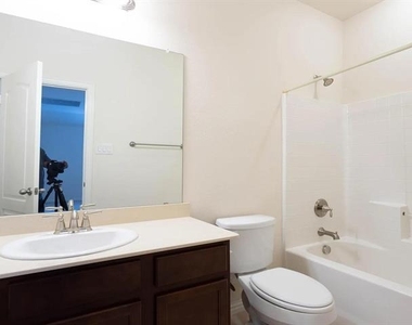 2601 N Sun Creek Drive - Photo Thumbnail 17