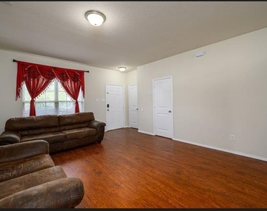 800 Cormorant Drive - Photo Thumbnail 6