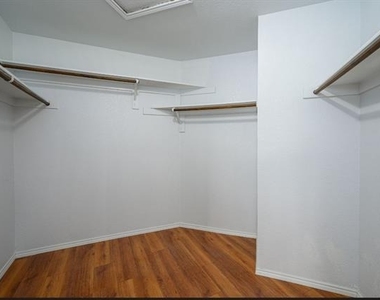 800 Cormorant Drive - Photo Thumbnail 22