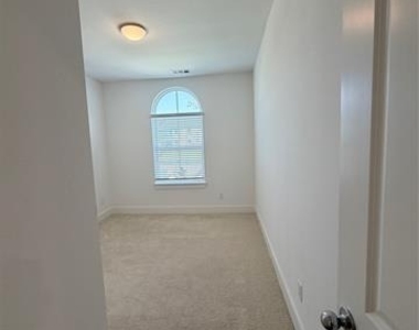 1404 Pintail Place - Photo Thumbnail 9