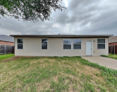 7908 Swan Park Drive - Photo Thumbnail 16