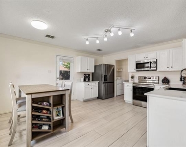 2633 Harbor Lights Drive - Photo Thumbnail 3
