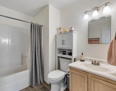 2633 Harbor Lights Drive - Photo Thumbnail 9