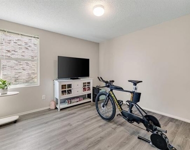 2633 Harbor Lights Drive - Photo Thumbnail 7