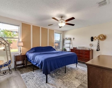 2633 Harbor Lights Drive - Photo Thumbnail 8