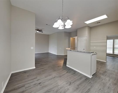 7411 Sonoma Valley Drive - Photo Thumbnail 6