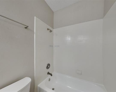 7411 Sonoma Valley Drive - Photo Thumbnail 17
