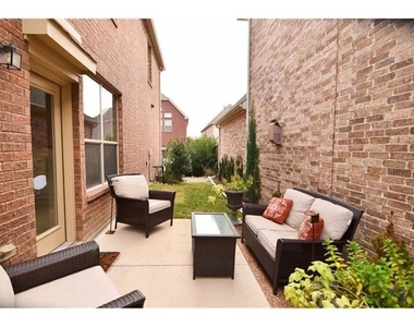 1708 Estacado Drive - Photo Thumbnail 15