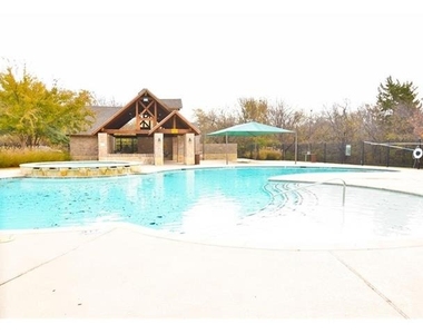 1708 Estacado Drive - Photo Thumbnail 18