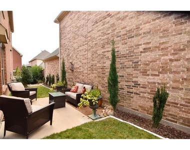 1708 Estacado Drive - Photo Thumbnail 14