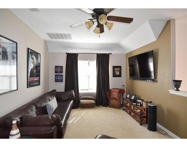 1708 Estacado Drive - Photo Thumbnail 5