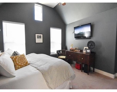 1708 Estacado Drive - Photo Thumbnail 9