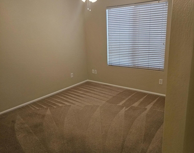 13217 W Mauna Loa Lane - Photo Thumbnail 6