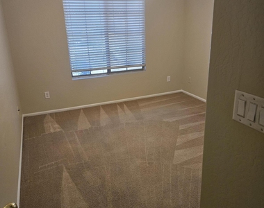 13217 W Mauna Loa Lane - Photo Thumbnail 8