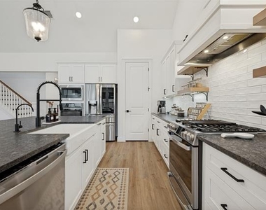 724 Danbury Street - Photo Thumbnail 10