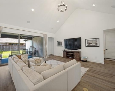 724 Danbury Street - Photo Thumbnail 5