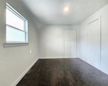 2903 Jerome Street - Photo Thumbnail 2