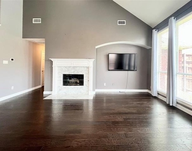 6902 Westover Drive - Photo Thumbnail 13