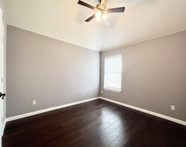6902 Westover Drive - Photo Thumbnail 24