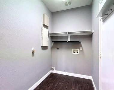 6902 Westover Drive - Photo Thumbnail 28