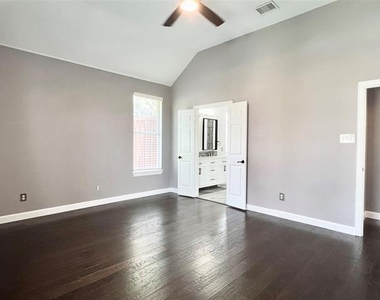6902 Westover Drive - Photo Thumbnail 16