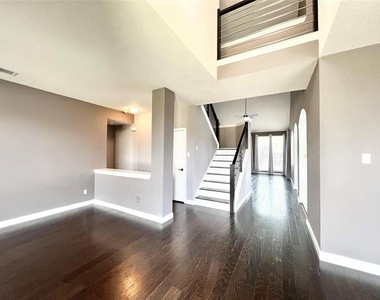 6902 Westover Drive - Photo Thumbnail 2