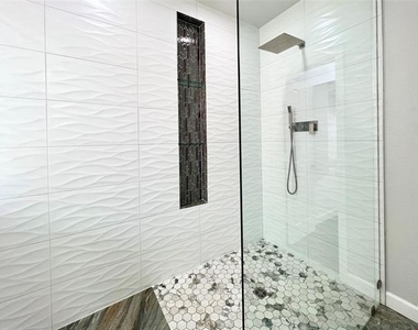 6902 Westover Drive - Photo Thumbnail 19