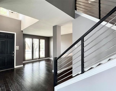 6902 Westover Drive - Photo Thumbnail 5