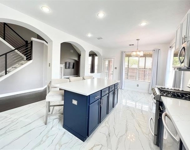 6902 Westover Drive - Photo Thumbnail 7