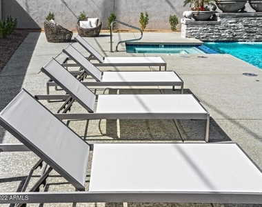 425 W Osborn Road - Photo Thumbnail 14