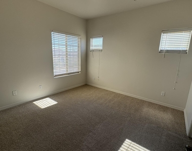 12128 W Tara Lane - Photo Thumbnail 10