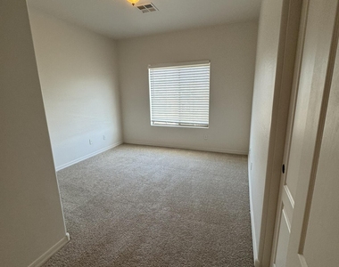 12128 W Tara Lane - Photo Thumbnail 9