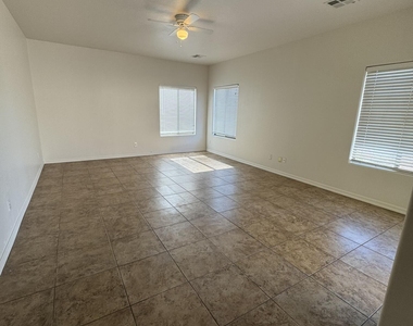 12128 W Tara Lane - Photo Thumbnail 7