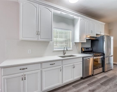 5416 East Side Avenue - Photo Thumbnail 3