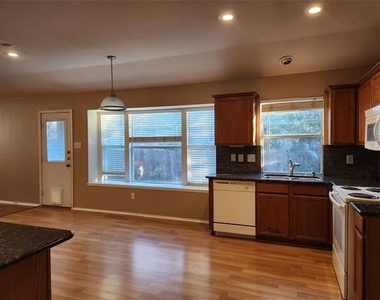 3913 Chimney Rock Drive - Photo Thumbnail 5