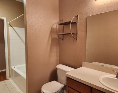 3913 Chimney Rock Drive - Photo Thumbnail 15