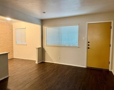 5004 Live Oak Street - Photo Thumbnail 2