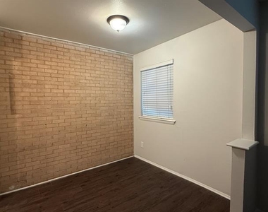 5004 Live Oak Street - Photo Thumbnail 5