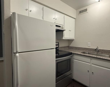 5004 Live Oak Street - Photo Thumbnail 4