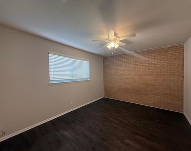 5004 Live Oak Street - Photo Thumbnail 7