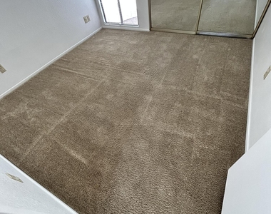 329 E Ambassador Drive - Photo Thumbnail 12