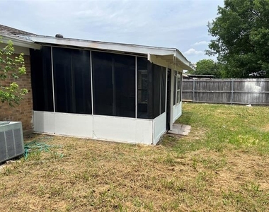 507 Hilltop Lane - Photo Thumbnail 15