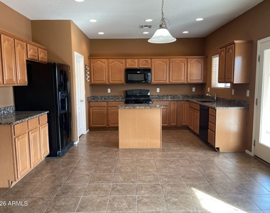 925 E Canyon Rock Road - Photo Thumbnail 1