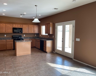 925 E Canyon Rock Road - Photo Thumbnail 3