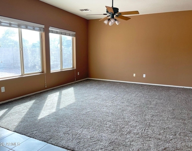 925 E Canyon Rock Road - Photo Thumbnail 4