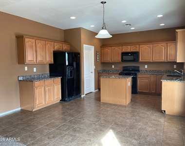 925 E Canyon Rock Road - Photo Thumbnail 2