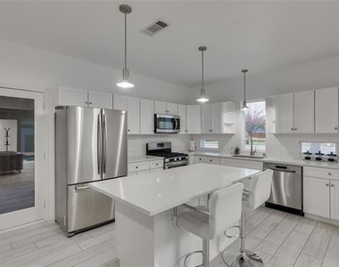 6319 Windmill Circle - Photo Thumbnail 10